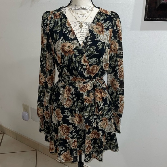 WINDSOR | Ruffled Romance Black and Gold Floral Skater Dress Size Small - Picture 4 of 11